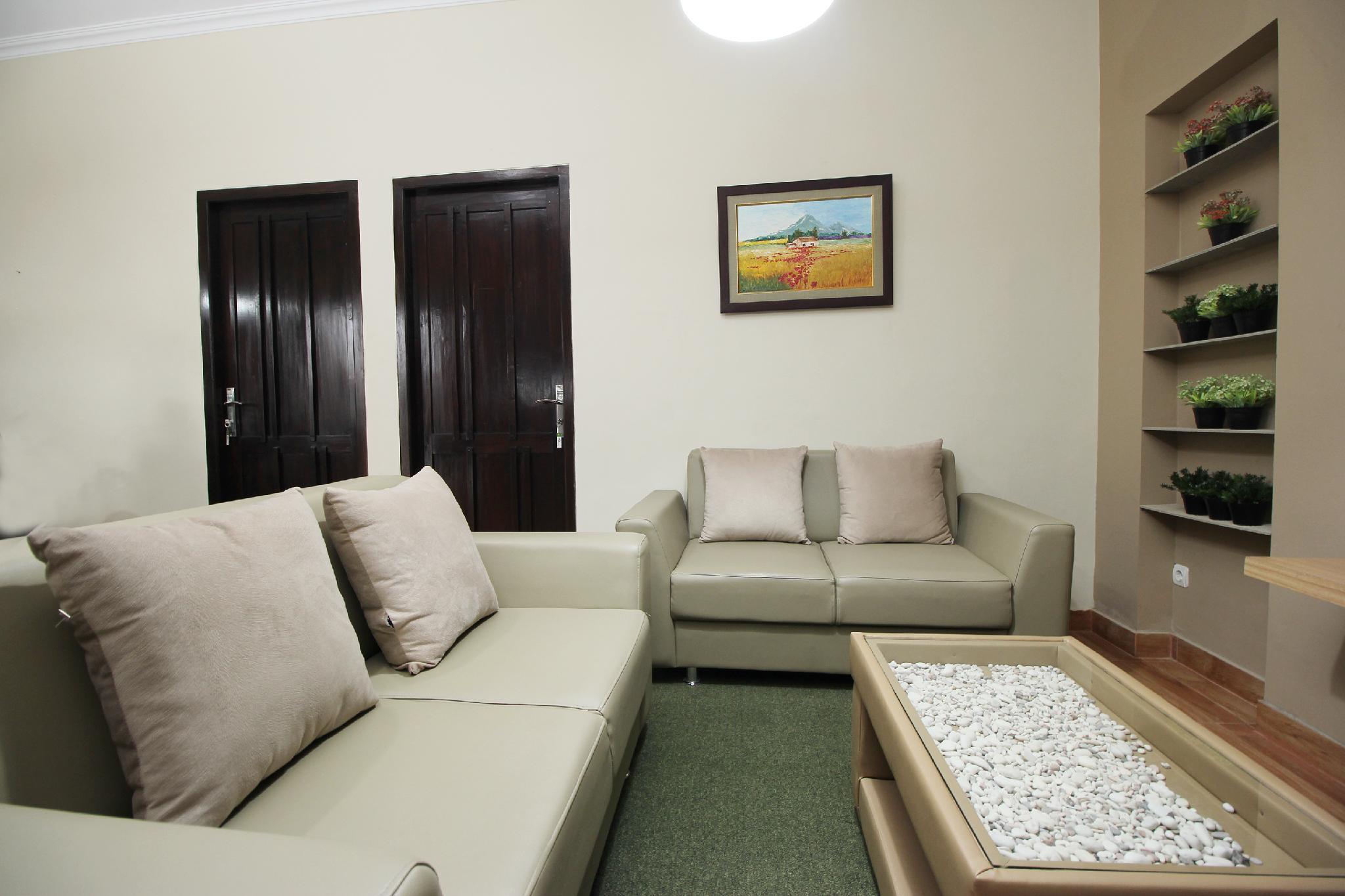 Oyo 572 Omah Gedongkuning Syariah Homestay Yogyakarta Exterior photo